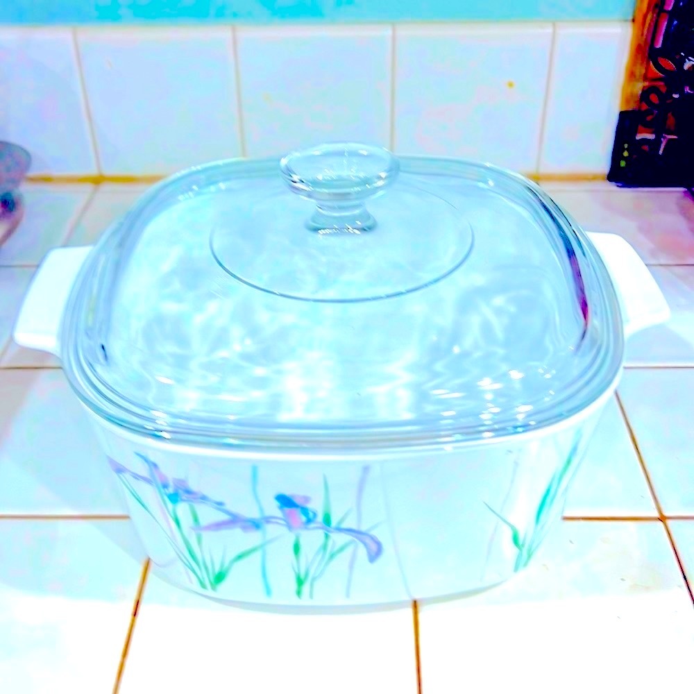 Corning Ware Corelle Shadow Iris 3 Liter Casserole with Lid - Picture 3 of 7